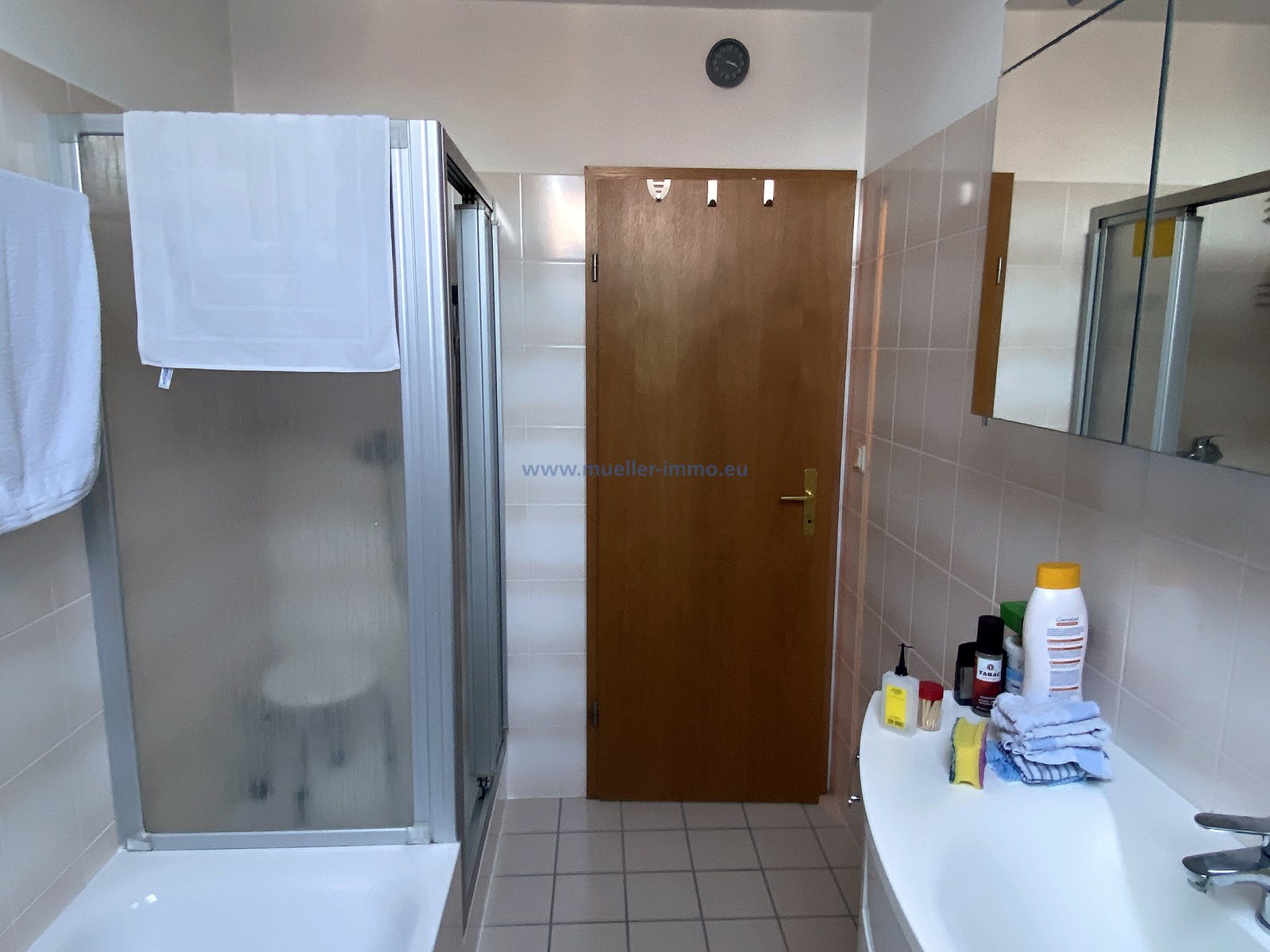 Sehr ruhige Lage, gepflegte Doppelhaushälfte mit Garage in Leer