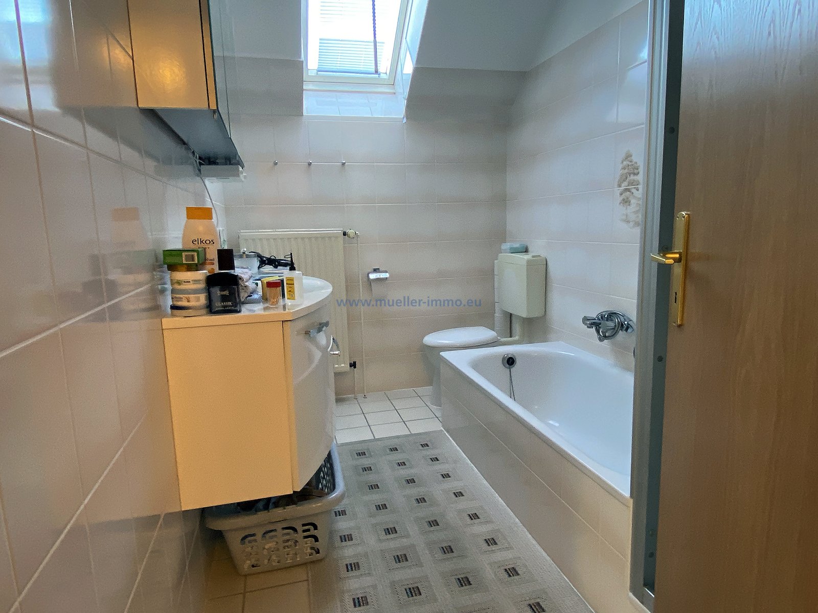 Sehr ruhige Lage, gepflegte Doppelhaushälfte mit Garage in Leer