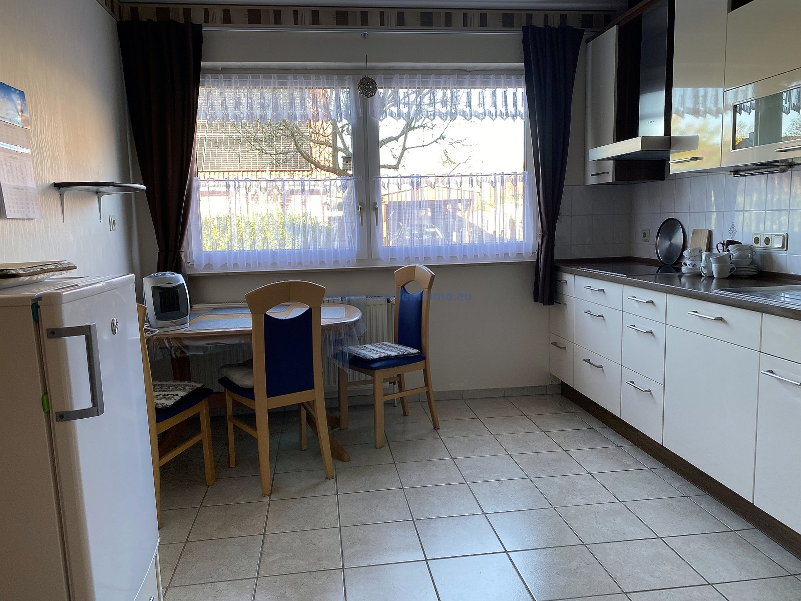 Sehr ruhige Lage, gepflegte Doppelhaushälfte mit Garage in Leer