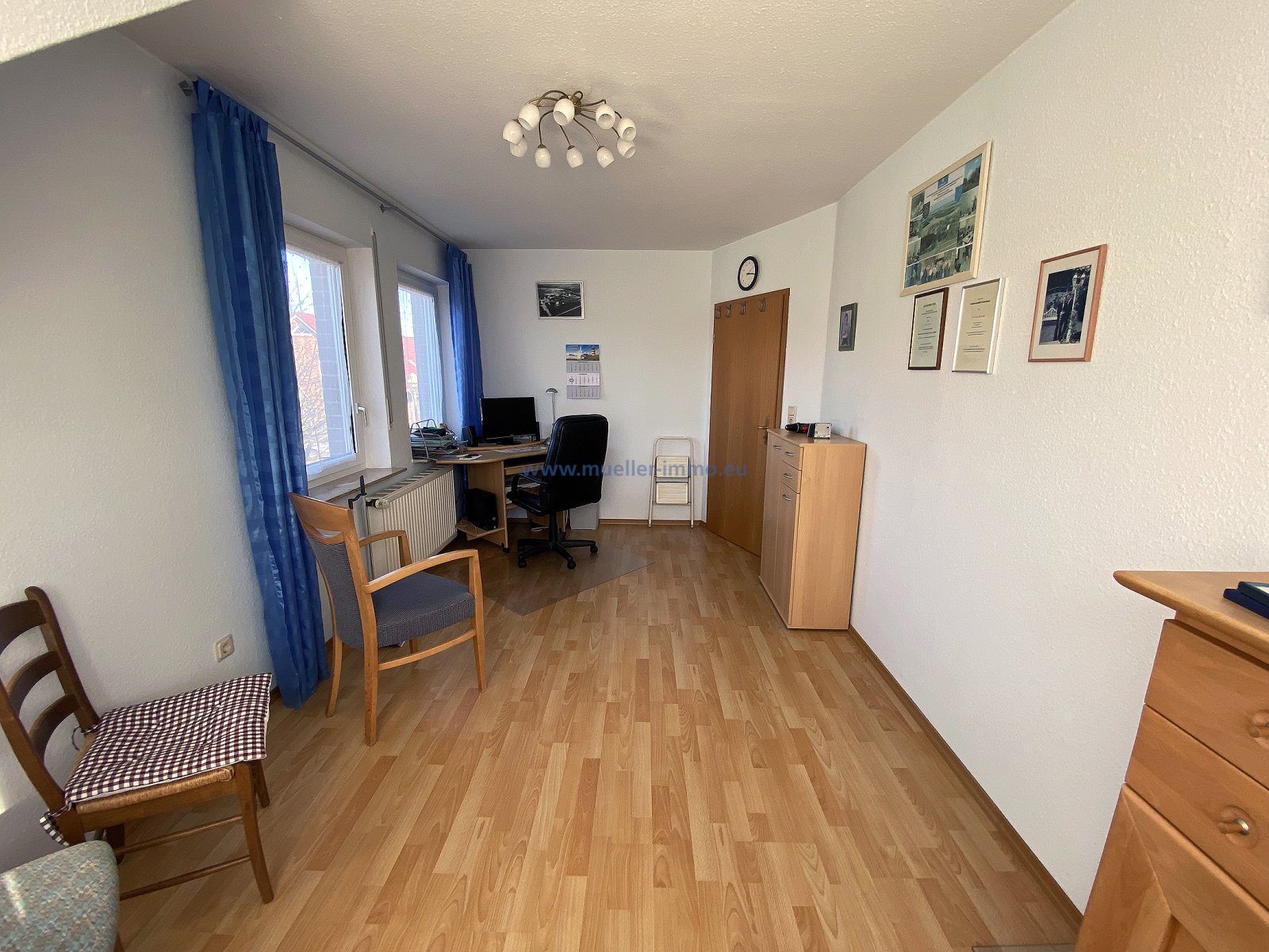 Sehr ruhige Lage, gepflegte Doppelhaushälfte mit Garage in Leer