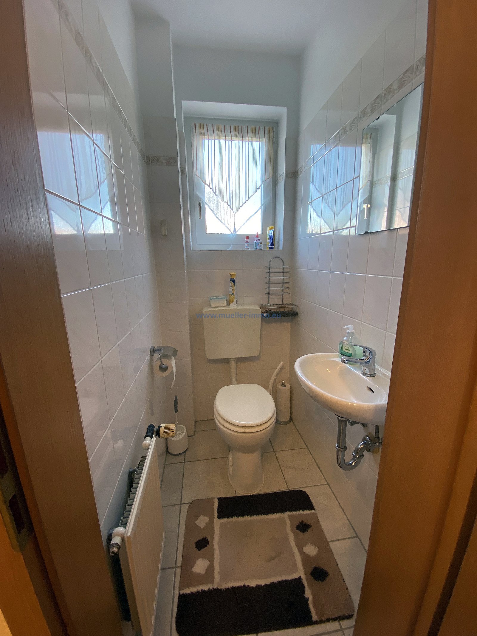 Sehr ruhige Lage, gepflegte Doppelhaushälfte mit Garage in Leer