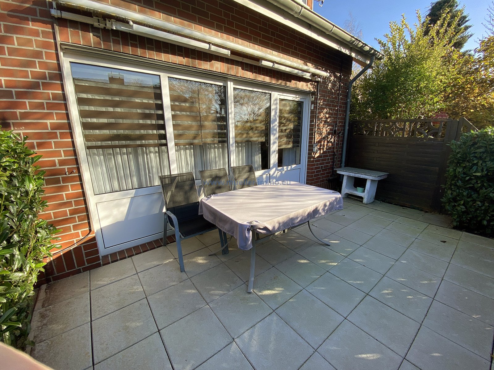 Sehr ruhige Lage, gepflegte Doppelhaushälfte mit Garage in Leer