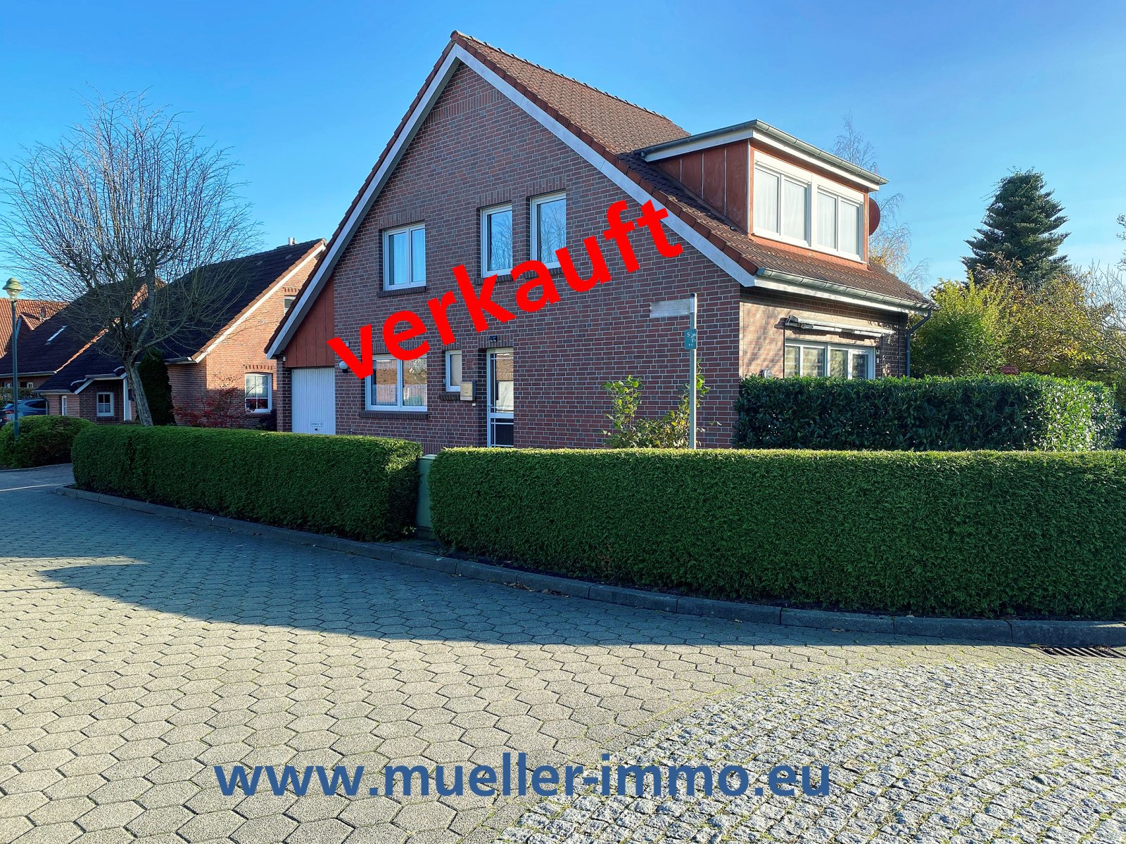 Sehr ruhige Lage, gepflegte Doppelhaushälfte mit Garage in Leer