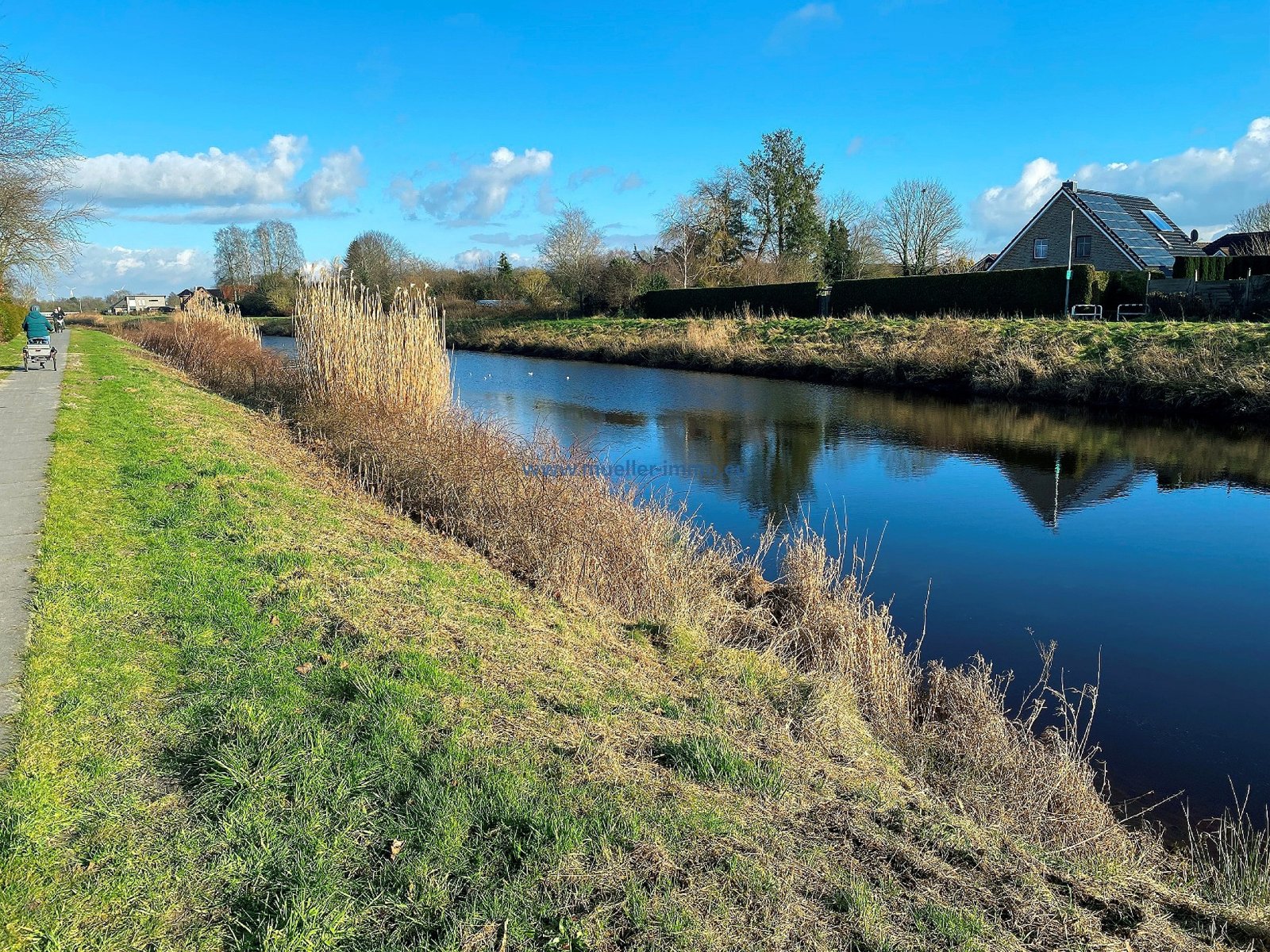 Doppelhaushälfte in Randkanallage in Moormerland M 2430
