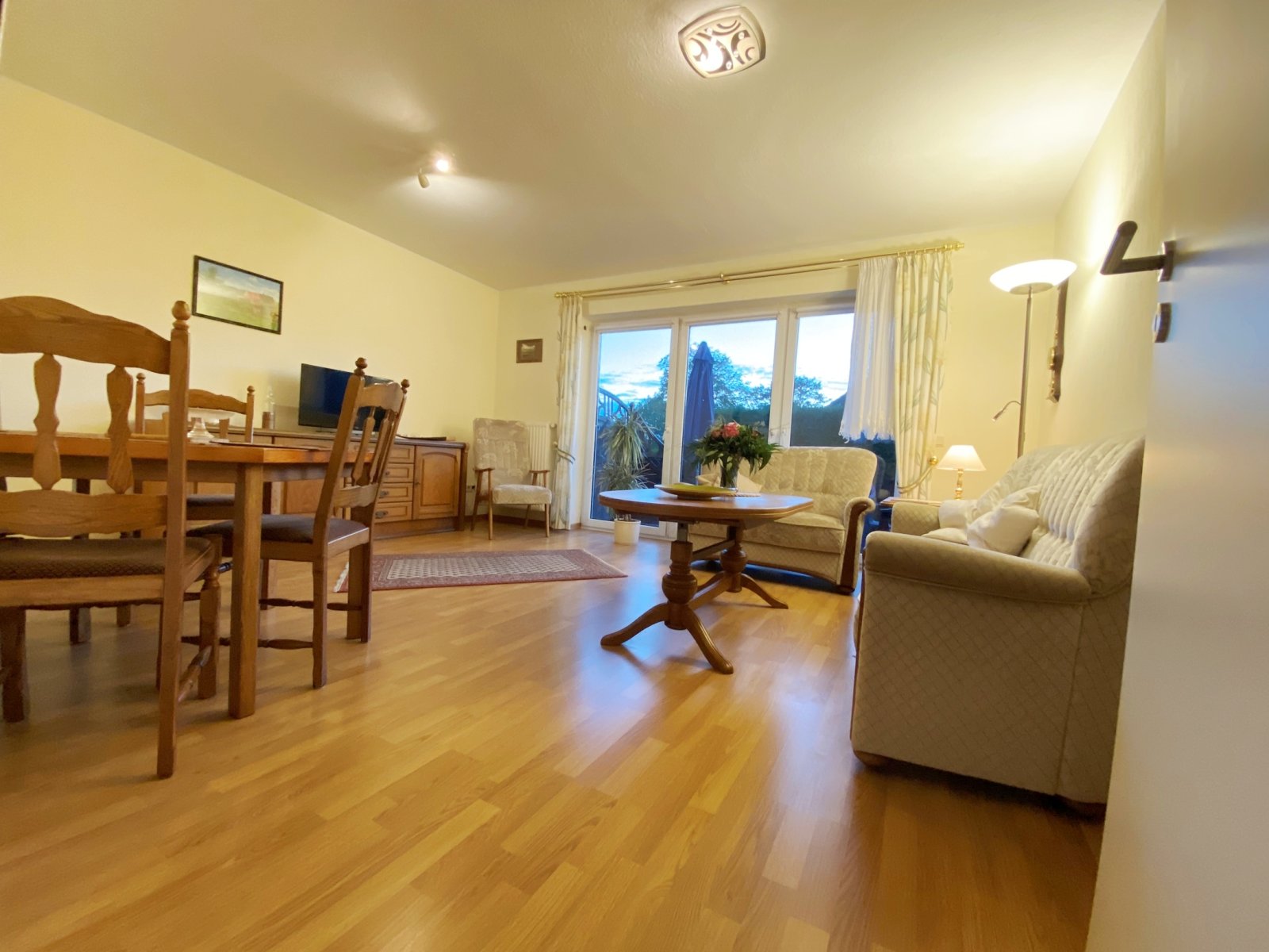 Helle Erdgeschosswohnung mit Terrasse und Garten: Gemütliches Wohnen auf einer Ebene!