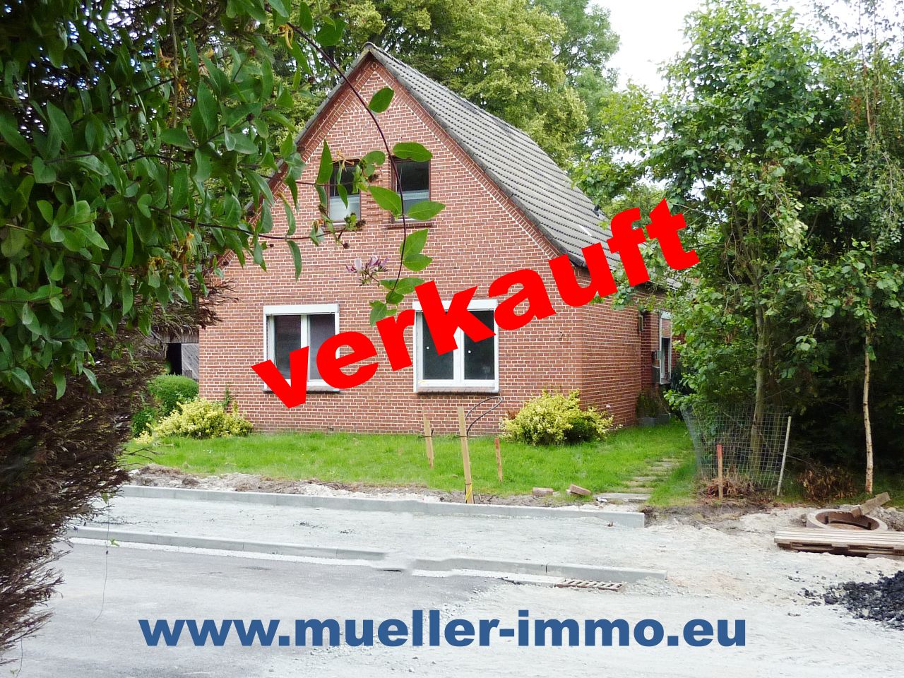 Neukamperfehn: Einfamilienhaus in zentraler Lage in Neukamperfehn gegen Gebot. M1920 