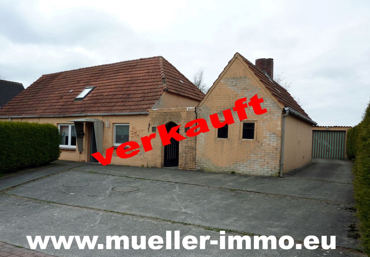 Esens-Stedesdorf: Abriss oder Erhalt, entscheiden Sie selbst! Wohnhaus in ruhiger Wohnlage, auf einem sehr großen Grundstück, Nahe Zentrum von Esens. M1916 