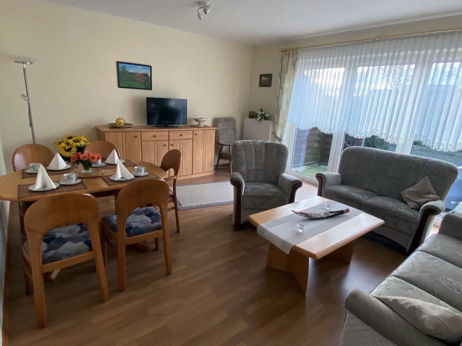 Wohnzimmer. Essecke