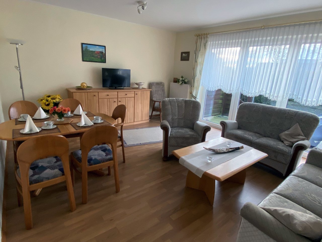 Wohnzimmer. Essecke